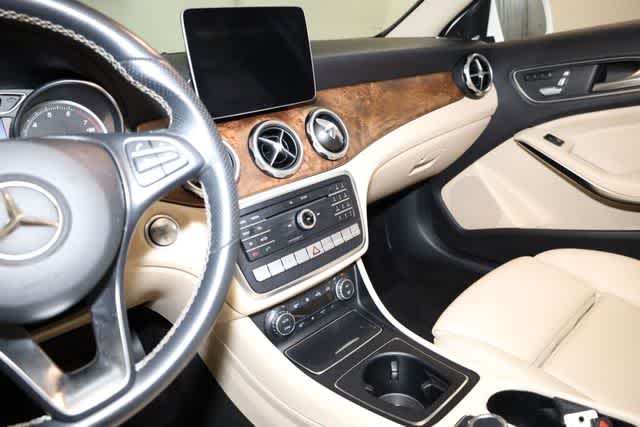 Thumbnail: 2020 Mercedes-Benz GLA - 16
