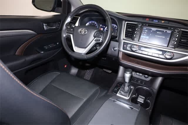 Thumbnail: 2019 Toyota Highlander - 16