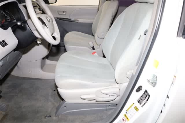 Thumbnail: 2011 Toyota Sienna - 15