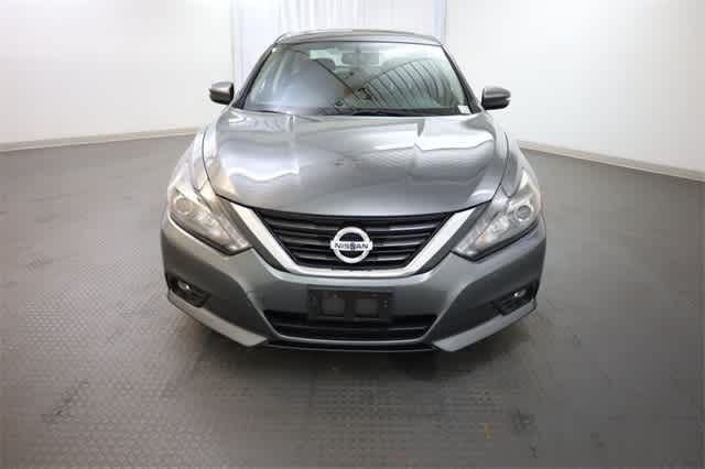 Thumbnail: 2016 Nissan Altima - 12