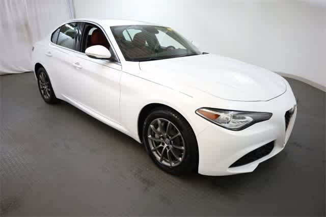 Thumbnail: 2019 Alfa Romeo Giulia - 10