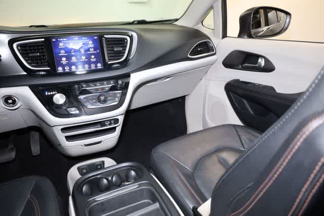 Thumbnail: 2020 Chrysler Pacifica - 24