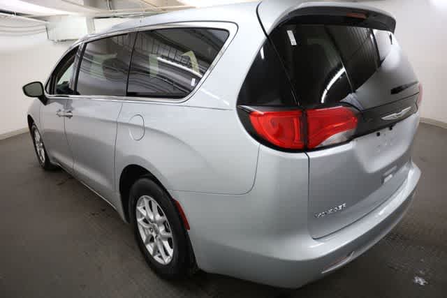 Thumbnail: 2022 Chrysler Voyager - 4