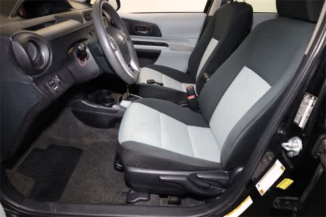 Thumbnail: 2014 Toyota Prius c - 15