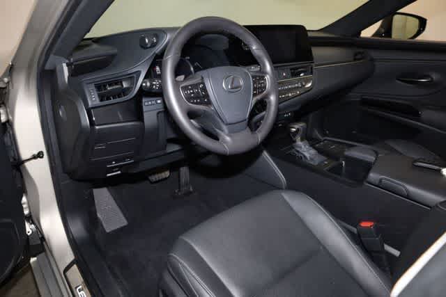 Thumbnail: 2022 Lexus ES - 14