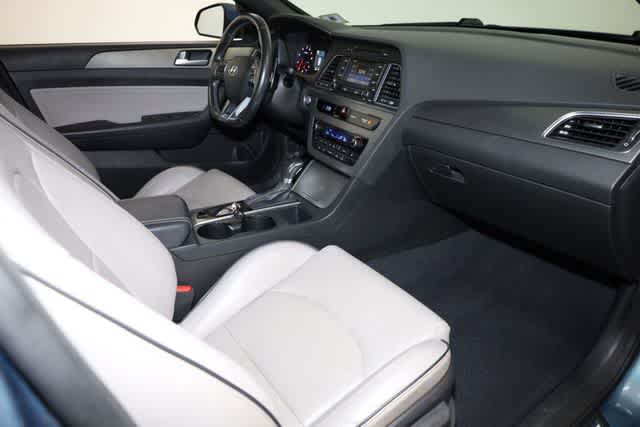Thumbnail: 2015 Hyundai Sonata - 32