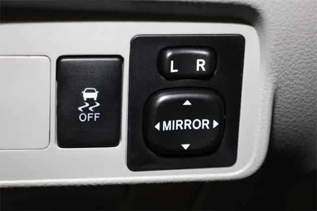 Thumbnail: 2010 Toyota Corolla - 25