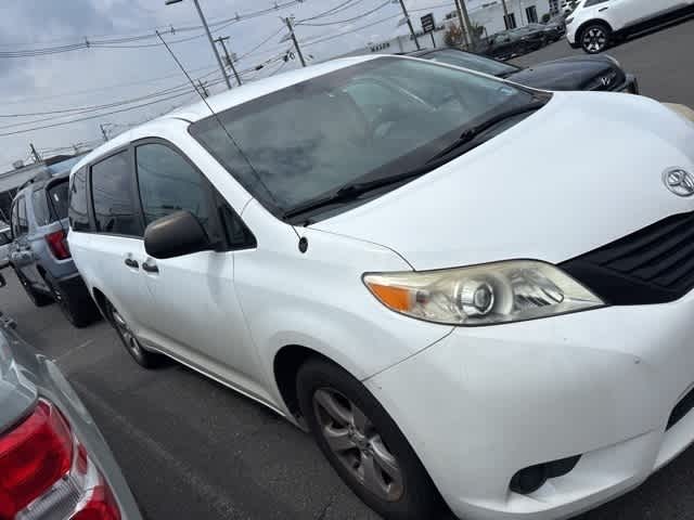 Thumbnail: 2011 Toyota Sienna - 13