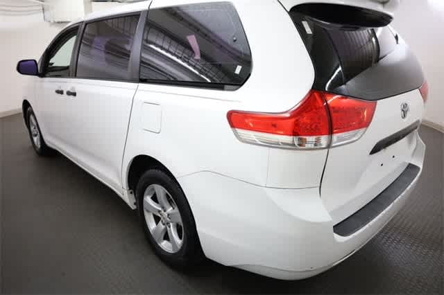 Thumbnail: 2011 Toyota Sienna - 4
