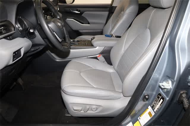 Thumbnail: 2023 Toyota Highlander - 15