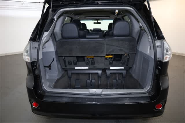 Thumbnail: 2014 Toyota Sienna - 33