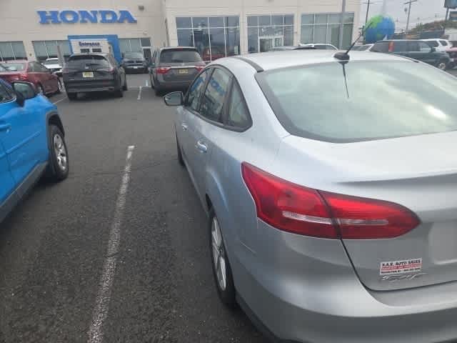 Thumbnail: 2015 Ford Focus - 9