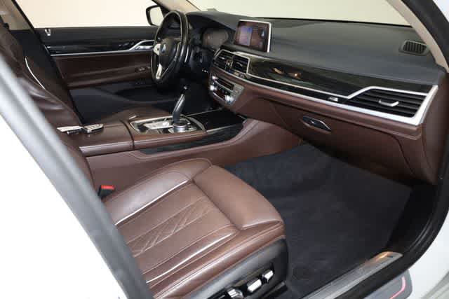 Thumbnail: 2020 BMW 7 Series - 19