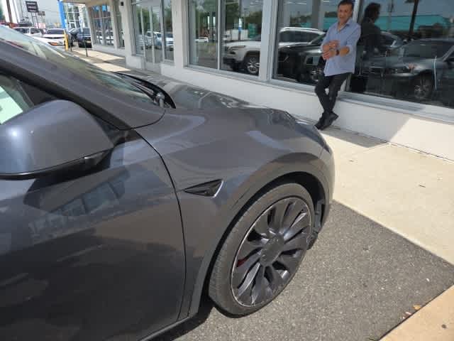 Thumbnail: 2022 Tesla Model Y - 17