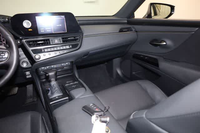 Thumbnail: 2022 Lexus ES - 18