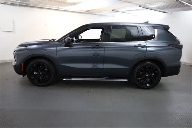 Thumbnail: 2024 Mitsubishi Outlander - 3