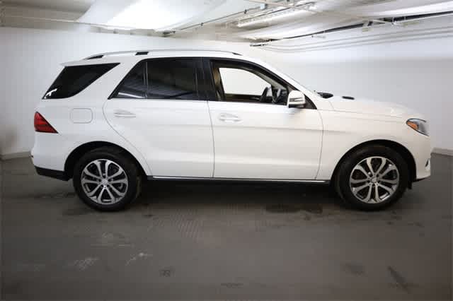 Thumbnail: 2016 Mercedes-Benz GLE - 9