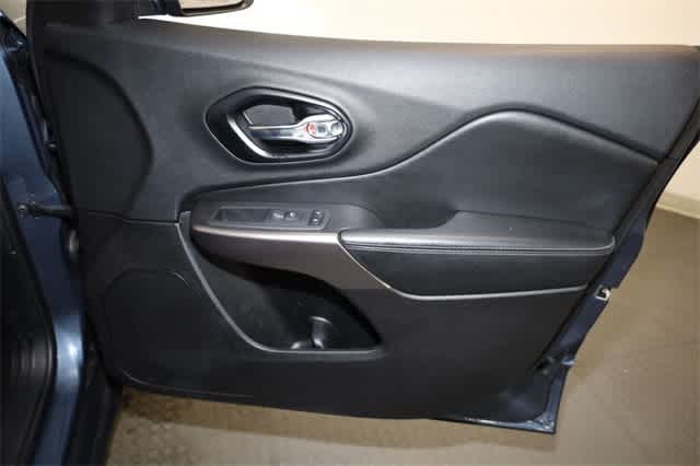 Thumbnail: 2020 Jeep Cherokee - 22