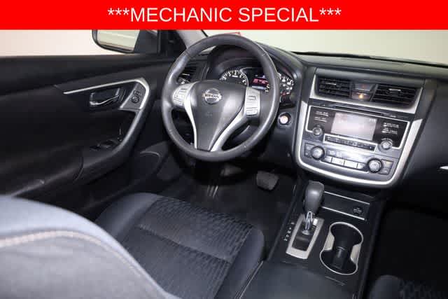 Thumbnail: 2017 Nissan Altima - 16