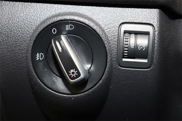 Thumbnail: 2012 Volkswagen Tiguan - 25