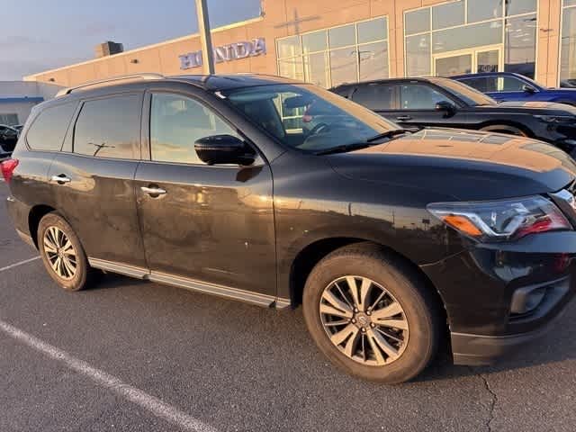 Thumbnail: 2017 Nissan Pathfinder - 18