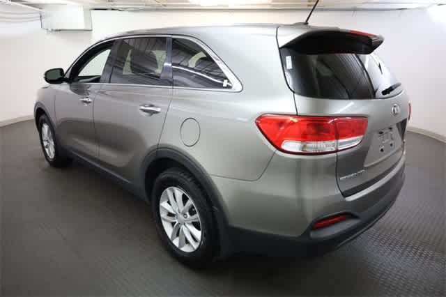 Thumbnail: 2017 Kia Sorento - 4