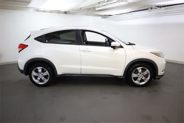 Thumbnail: 2016 Honda HR-V - 9