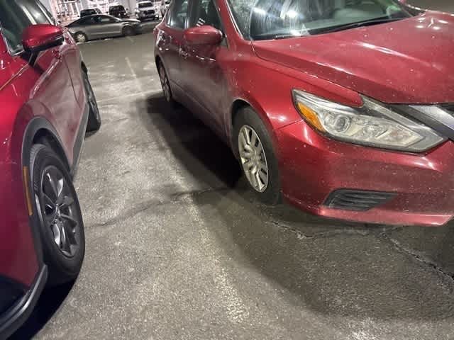 Thumbnail: 2016 Nissan Altima - 16