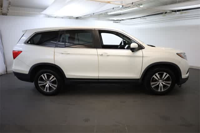 Thumbnail: 2017 Honda Pilot - 9