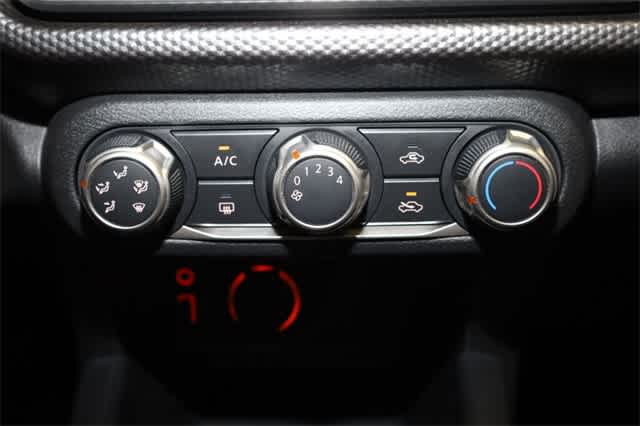 2020 Nissan Kicks S 29