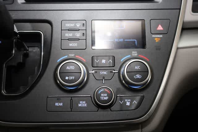 Thumbnail: 2017 Toyota Sienna - 29