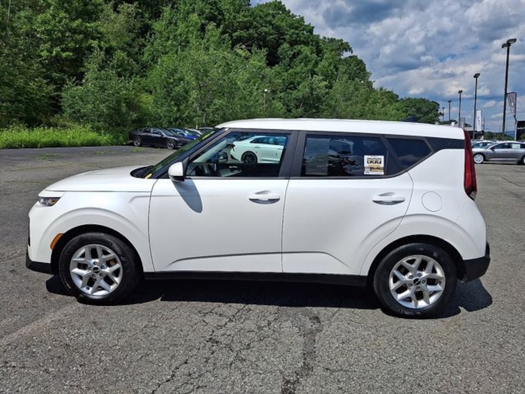 Used 2022 Kia Soul LX Hatchback