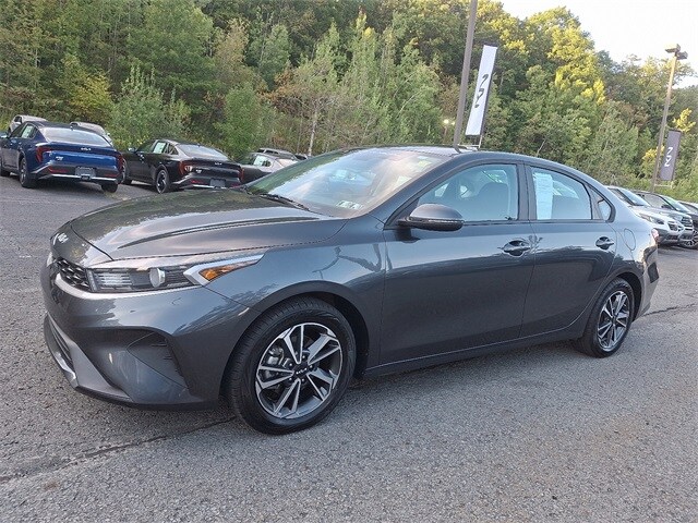 2023 Kia Forte LXS photo 3