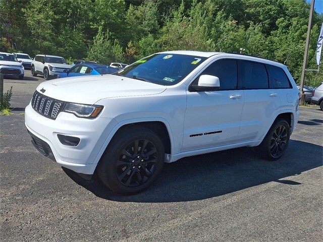 2020 Jeep Grand Cherokee Laredo photo 2