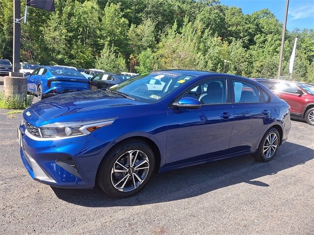 2023 Kia Forte LXS photo 3