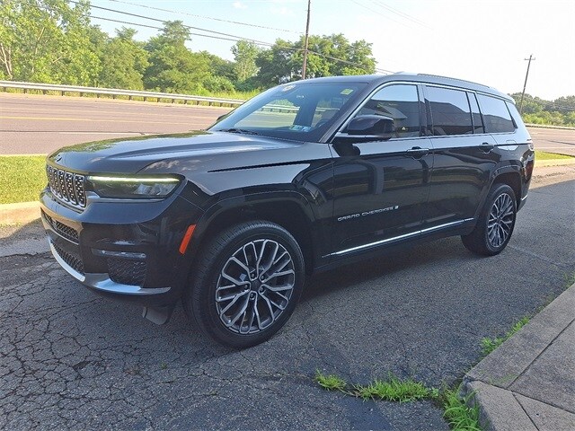 2022 Jeep Grand Cherokee L Summit Reserve photo 3