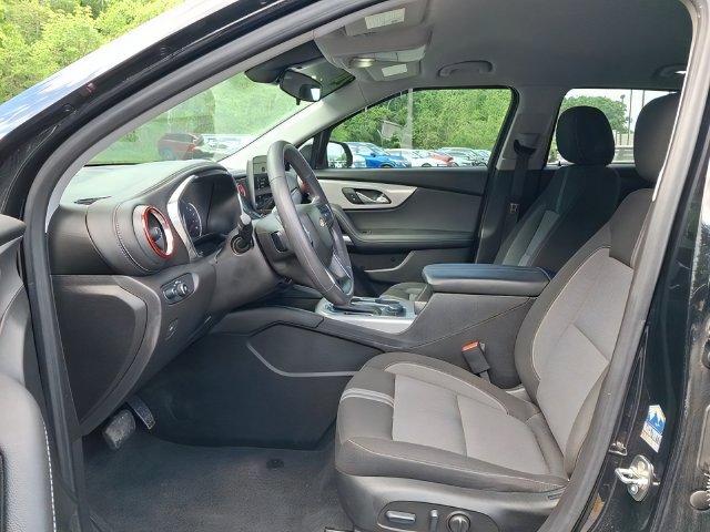 Additional photo of vehicle.