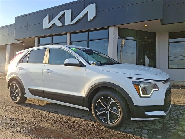 2025 Kia Niro LX's photo