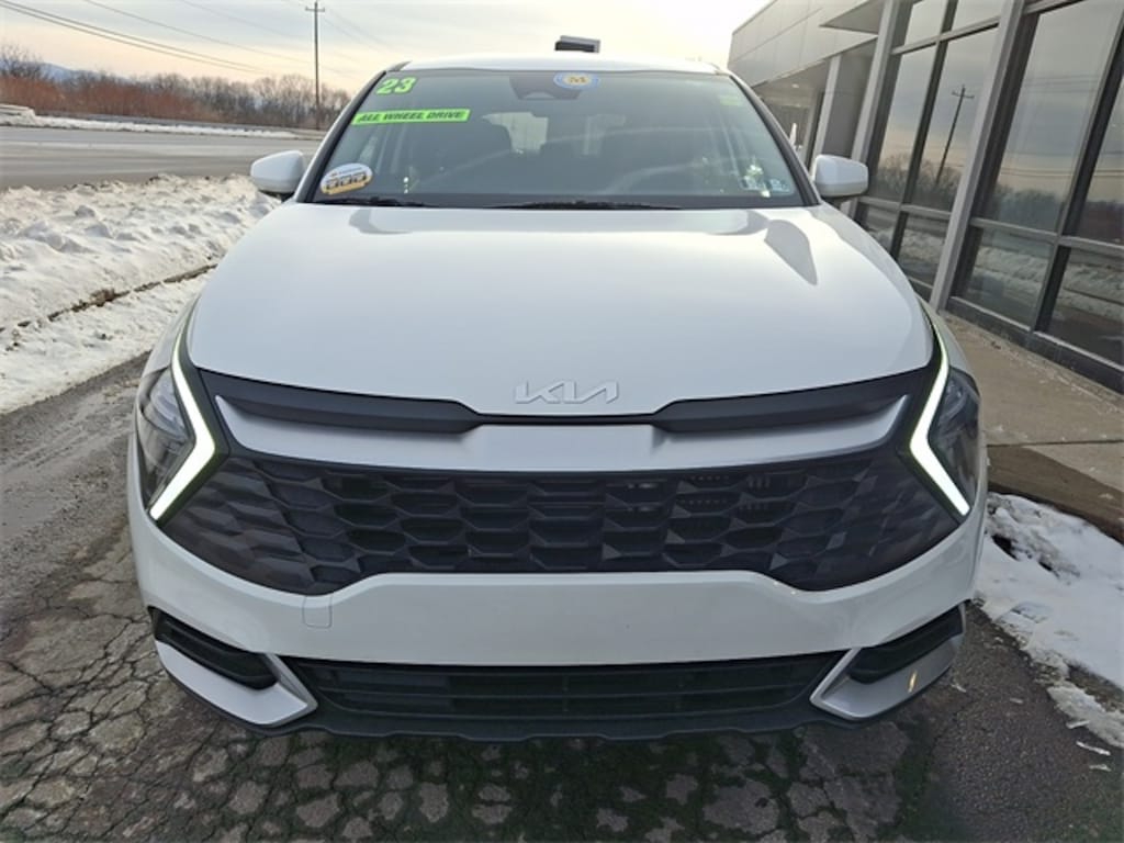 Used 2023 Kia Sportage Hybrid LX SUV