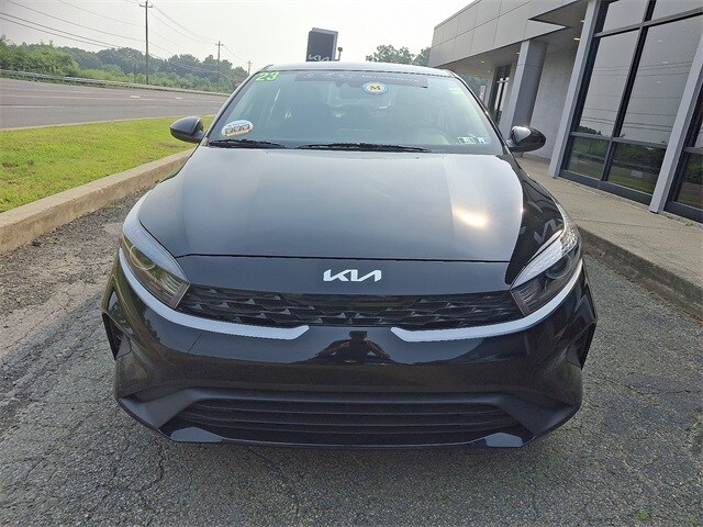 2023 Kia Forte LXS photo 2
