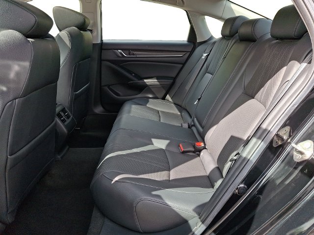 Additional photo of vehicle.