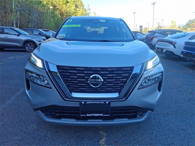 2021 Nissan Rogue SV photo 2