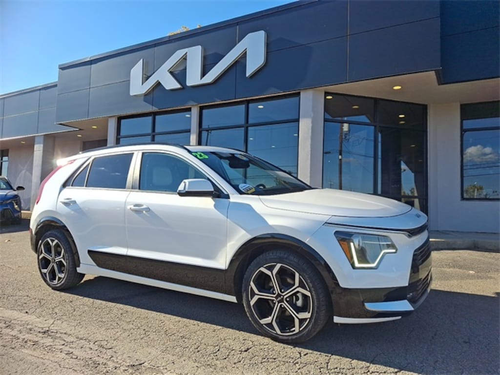 Certified 2023 Kia Niro EX Touring SUV