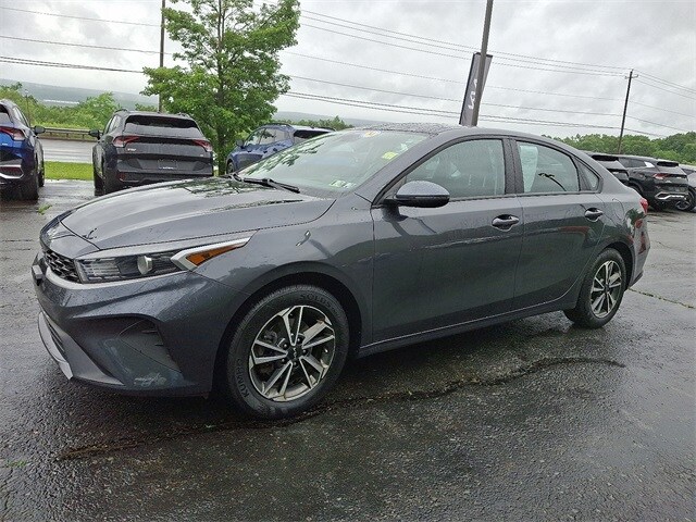 2023 Kia Forte LXS photo 3