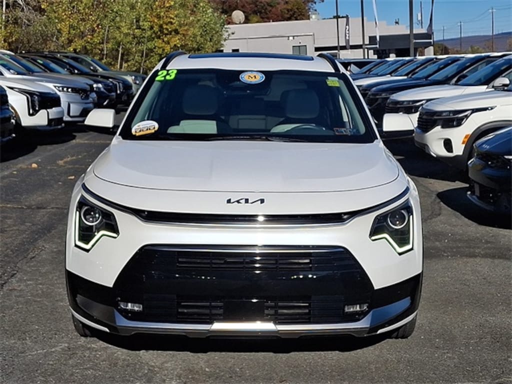 Certified 2023 Kia Niro EX Touring SUV
