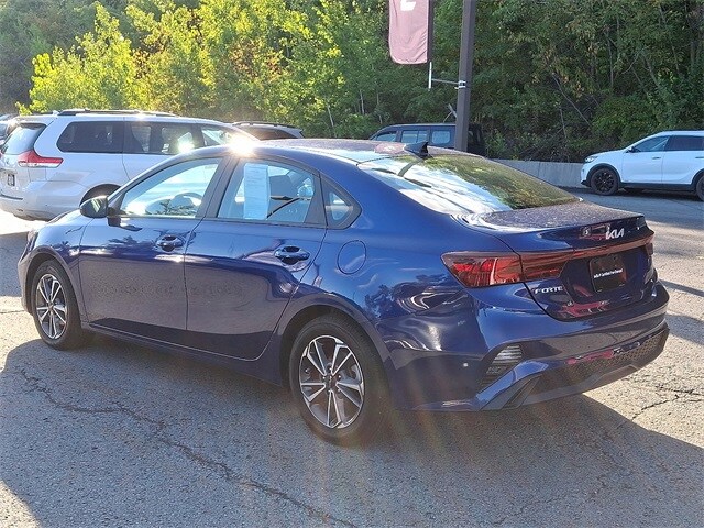2023 Kia Forte LXS photo 2