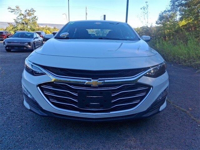 2022 Chevrolet Malibu 1LT photo 2