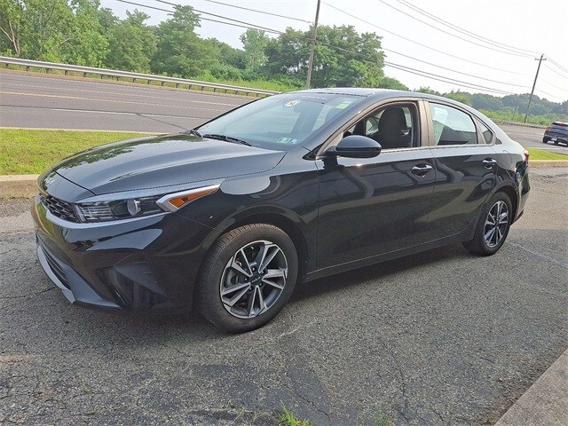 2023 Kia Forte LXS photo 3
