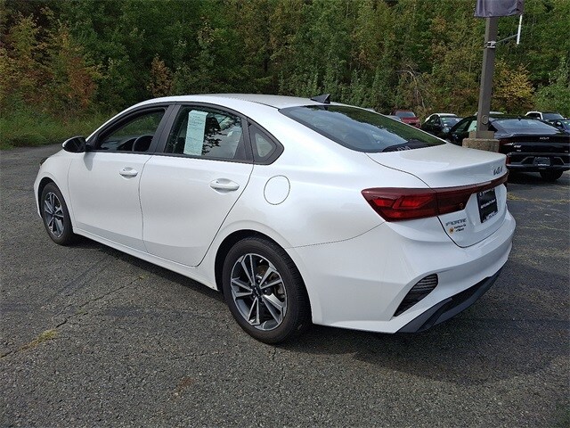 2023 Kia Forte LXS photo 3