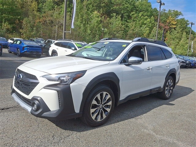 2023 Subaru Outback Touring photo 3